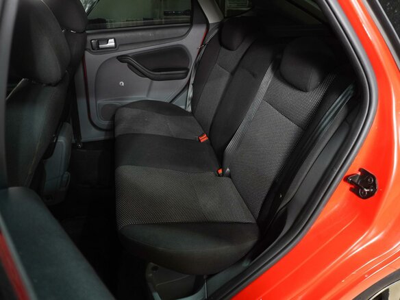 2010 Ford Focus II Рестайлинг, красный - вид 8