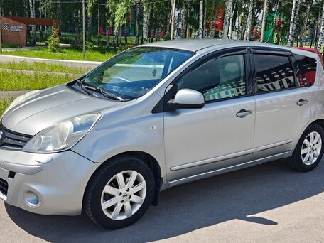2011 Nissan Note I Рестайлинг, серебристый, 480000 рублей, вид 1