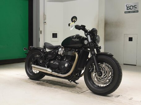 2022 Triumph Bonneville Bobber, чёрный, 1220000 рублей, вид 3