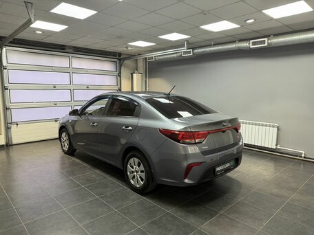 2018 Kia Rio IV, серый, 1380000 рублей, вид 4
