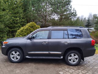 2013 Toyota Land Cruiser 200 Series Рестайлинг 1, серый, 3600000 рублей, вид 4