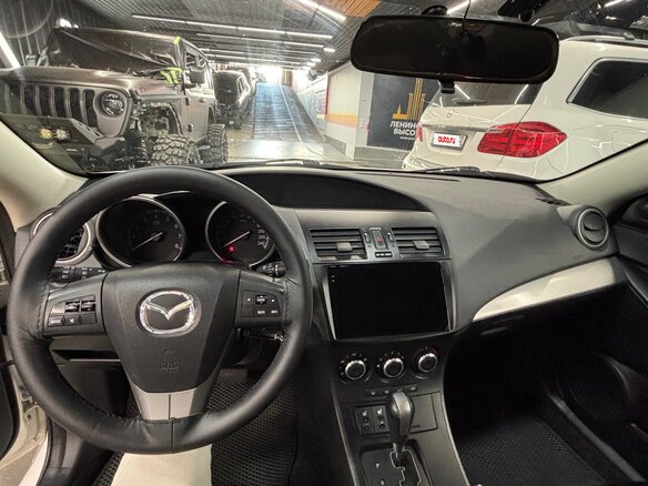 2011 Mazda 3 II (BL) Рестайлинг, белый - вид 3