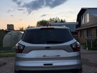 2017 Ford Kuga II Рестайлинг, серебристый, 1500000 рублей, вид 3