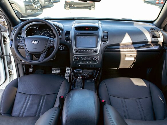 2017 Kia Sorento II Рестайлинг, белый, 1755000 рублей - вид 15