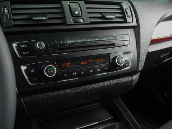 2011 BMW 1 серии 118i II (F20/F21), серый, 1219000 рублей - вид 16