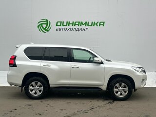 2020 Toyota Land Cruiser Prado 150 Series Рестайлинг 2, белый, 4320000 рублей, вид 4