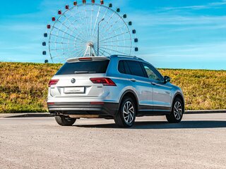 2018 Volkswagen Tiguan II, серебристый, 2380000 рублей, вид 2