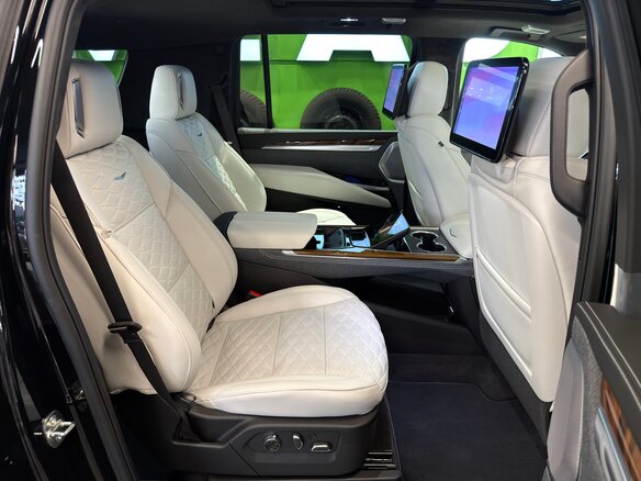 2026 Cadillac Escalade ESV V Рестайлинг, чёрный, 22500000 рублей - вид 15