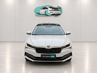2023 Skoda Superb III Рестайлинг, белый, 1949500 рублей, вид 2