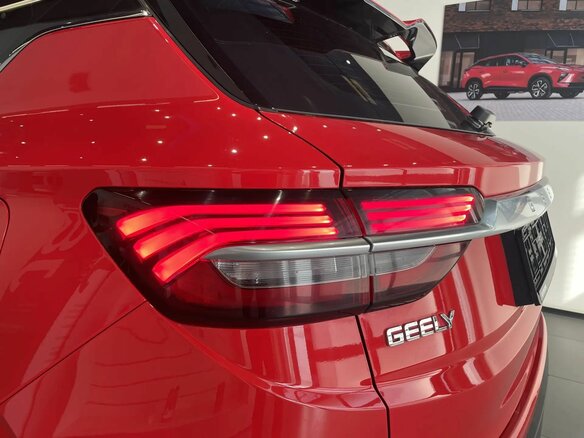 2020 Geely Coolray I, красный, 1540000 рублей - вид 24