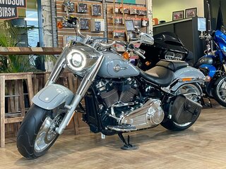 2024 Harley-Davidson Fat Boy, серый, 3099000 рублей, вид 2