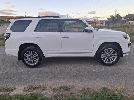 2024 Toyota 4Runner V Рестайлинг, белый, 4700000 рублей, вид 4