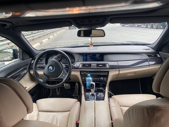 2009 BMW 7 серии 740i V (F01/F02/F04), чёрный, 1690000 рублей - вид 4