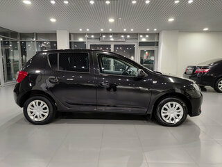 2017 Renault Sandero II, чёрный, 797000 рублей, вид 4