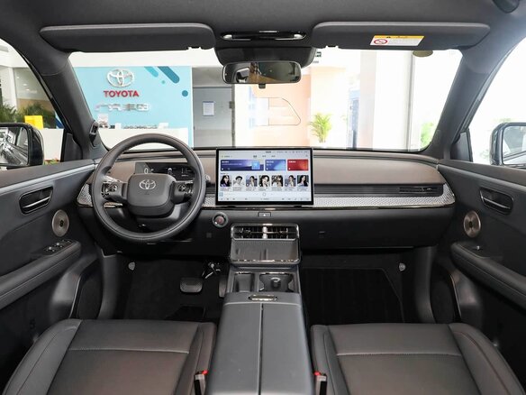 2026 Toyota bZ3X 58.3 kWh, серебристый, 2630003 рублей - вид 19