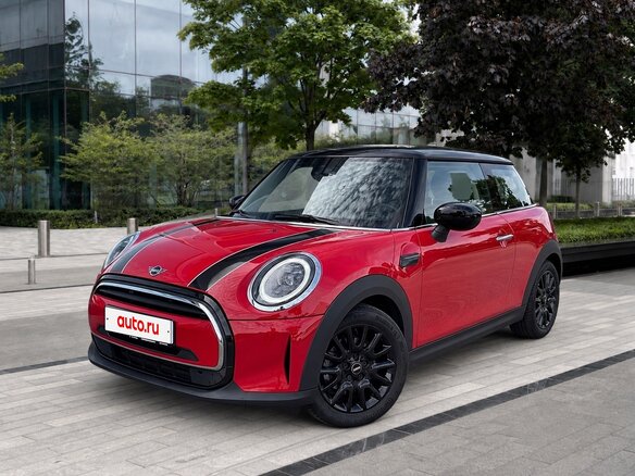 2022 Mini Hatch Cooper III (F55/F56) Рестайлинг 2, красный, 2795000 рублей