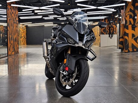 2025 BMW S 1000 RR, серый, 2199999 рублей, вид 2