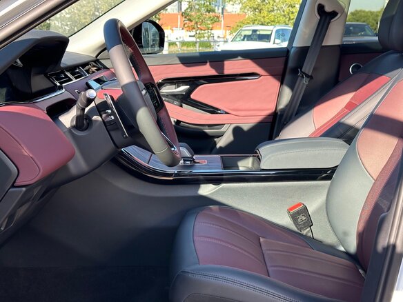 2025 Land Rover Range Rover Evoque L II Рестайлинг, белый, 6490000 рублей - вид 9