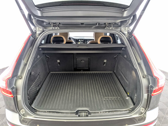 2019 Volvo XC60 II, зелёный, 3390000 рублей - вид 9