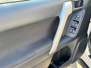 2018 Toyota Land Cruiser Prado 150 Series Рестайлинг 2, белый, 3880000 рублей, вид 4