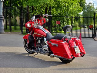 2010 Harley-Davidson CVO Street Glide, красный, 1000000 рублей, вид 1