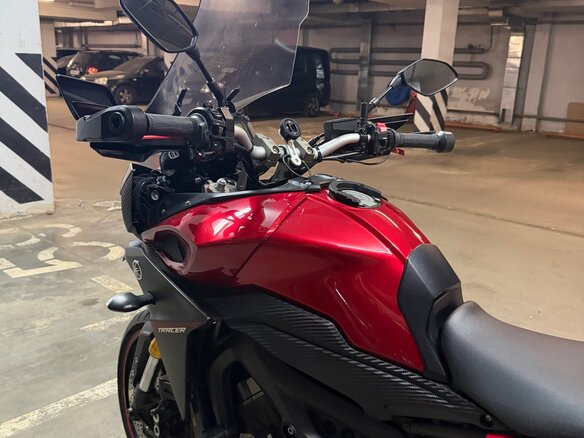 2016 Yamaha MT-09 Tracer (FJ-09), красный, 750000 рублей - вид 3