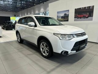 2014 Mitsubishi Outlander III, белый, 1390000 рублей, вид 2