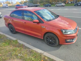 2016 Volkswagen Polo V Рестайлинг, оранжевый, 900000 рублей, вид 3
