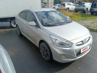 2013 Hyundai Solaris I, серебристый, 435000 рублей, вид 2