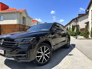 2019 Volkswagen Touareg III, коричневый, 4100000 рублей, вид 1