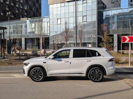 2026 Geely Monjaro (Xingyue L) I Рестайлинг 2 (China Market), белый, 3990000 рублей, вид 5