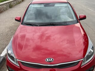 2018 Kia Rio IV, красный, 1349000 рублей, вид 3
