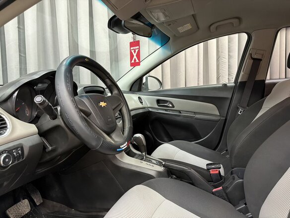 2012 Chevrolet Cruze I, белый - вид 4