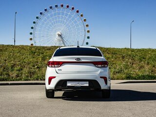 2018 Kia Rio IV, белый, 850000 рублей, вид 4