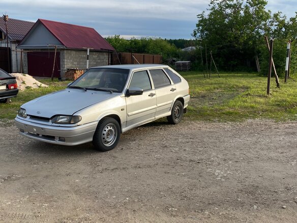 2005 Lada (ВАЗ) 2114, серебристый, 210000 рублей