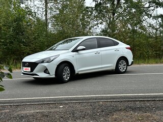 2020 Hyundai Solaris II Рестайлинг, белый, 920000 рублей, вид 2