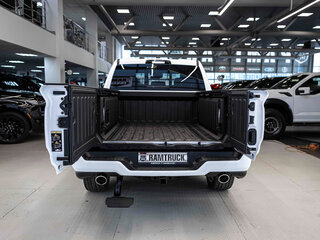 2026 Ram 1500 Crew Cab V Рестайлинг, белый, 11071645 рублей, вид 3
