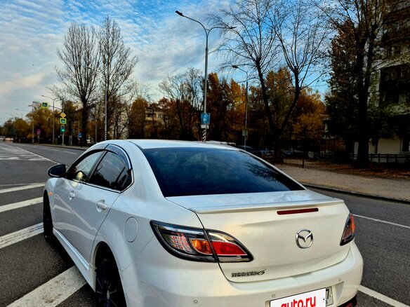 2011 Mazda 6 II (GH) Рестайлинг, белый, 1300000 рублей - вид 7