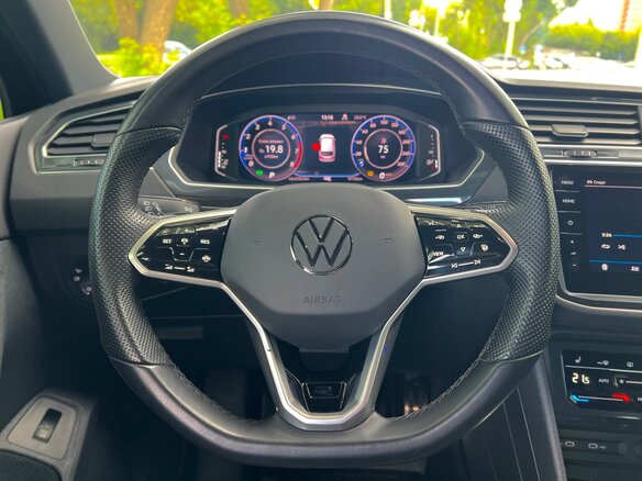 2021 Volkswagen Tiguan II Рестайлинг, чёрный, 3650000 рублей - вид 16