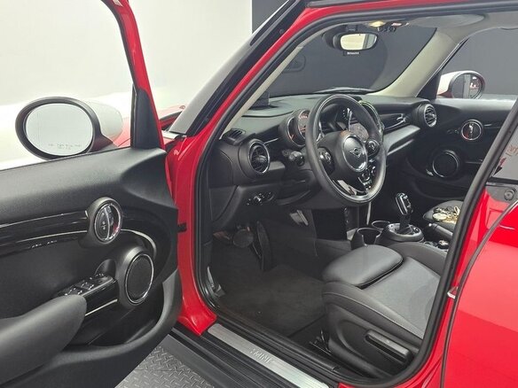 2020 Mini Cabrio Cooper III Рестайлинг, пурпурный, 1900000 рублей - вид 7