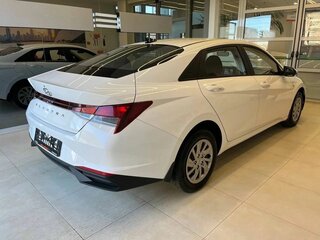 2021 Hyundai Elantra VII (CN7), белый, 1890000 рублей, вид 4