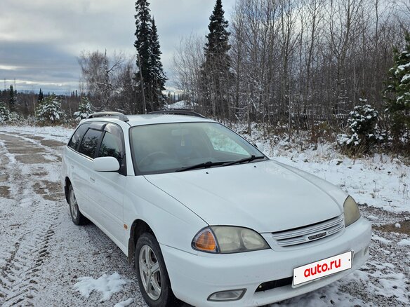 2000 Toyota Caldina II Рестайлинг, белый, 600000 рублей - вид 1