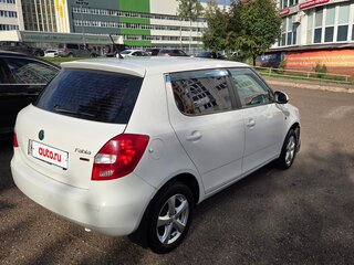 2011 Skoda Fabia II Рестайлинг, белый, 555000 рублей, вид 4