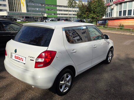 2011 Skoda Fabia II Рестайлинг, белый, 555000 рублей, вид 4