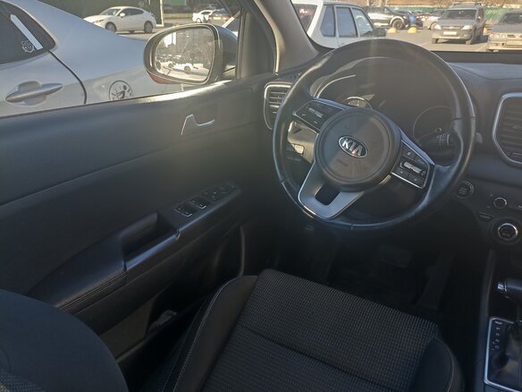 2021 Kia Sportage IV Рестайлинг, серый, 2458000 рублей - вид 9