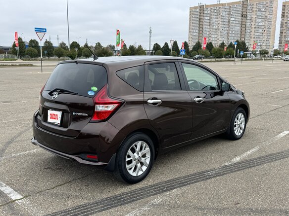 2019 Nissan Note e-Power II Рестайлинг, коричневый, 1537000 рублей - вид 4