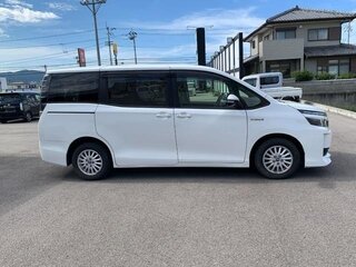 2016 Toyota Voxy III (R80), белый, 1644069 рублей, вид 4