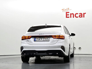 2022 Kia K3 II Рестайлинг, белый, 1450000 рублей, вид 4