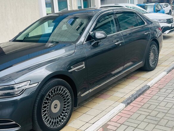 2021 Genesis G90 I Рестайлинг, серый, 4000000 рублей - вид 1