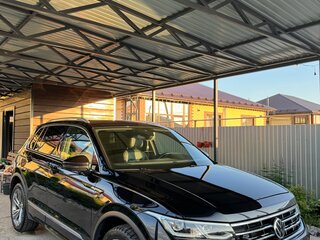 2021 Volkswagen Tiguan II Рестайлинг, чёрный, 3790000 рублей, вид 1